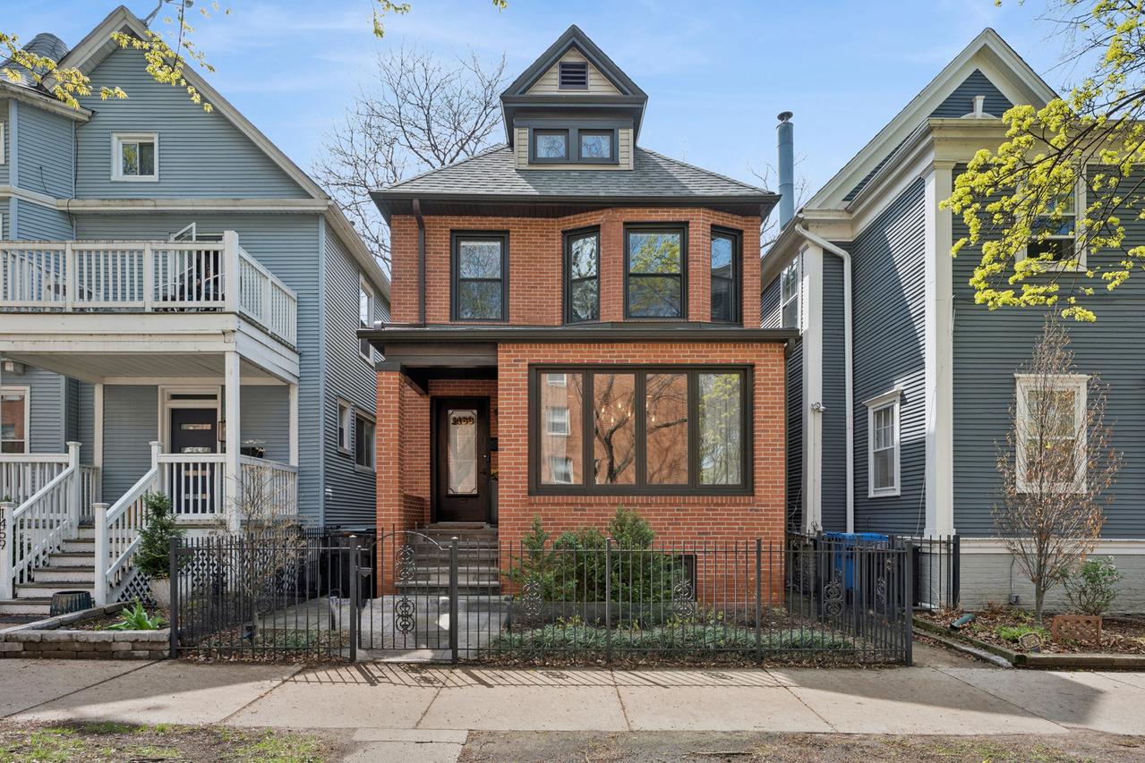 1463 W Sunnyside Ave., Chicago, IL 60640