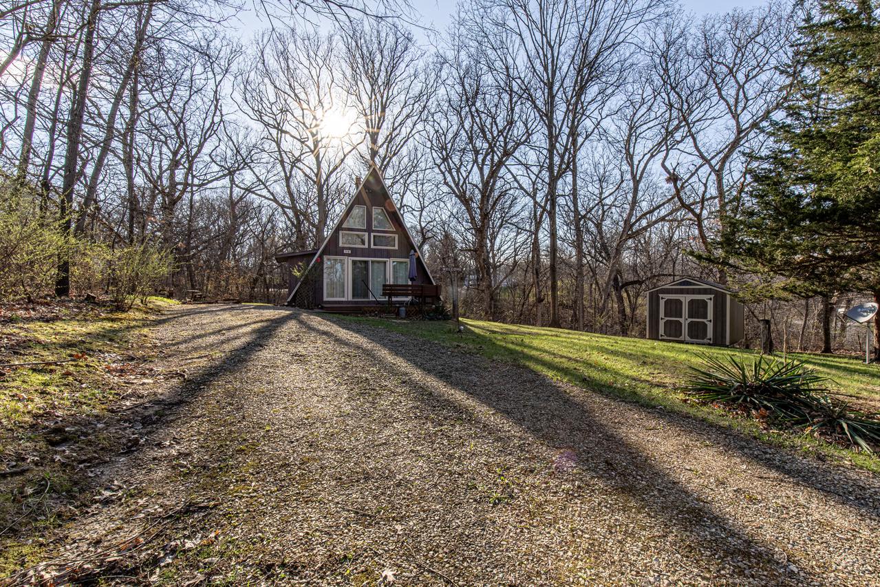 110 Indian Hills Dr., Putnam, IL 61560