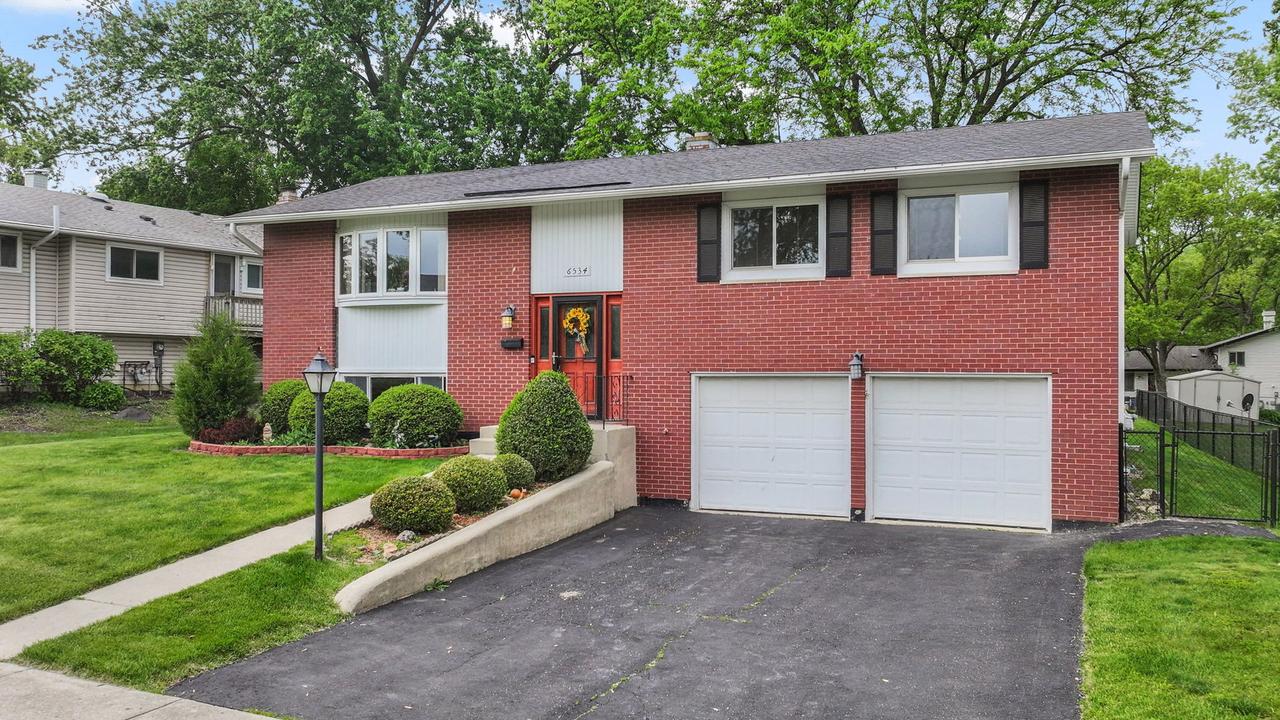 6534 Taylor Dr., Woodridge, IL 60517