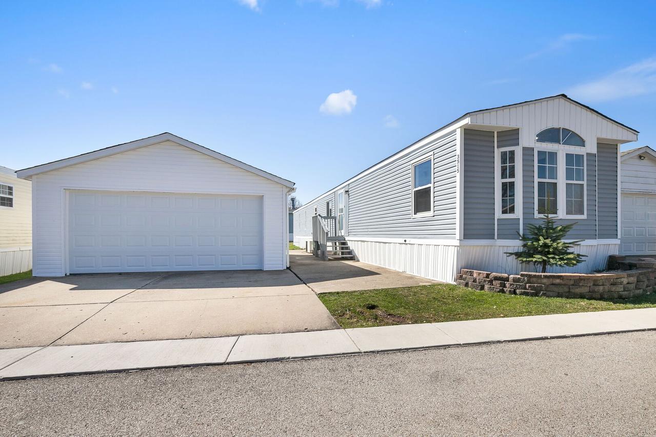 3515 Barb Ave., Park City, IL 60085