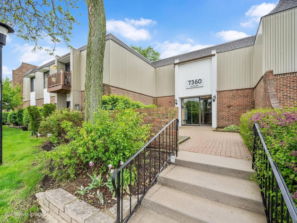 7360 Fairview Ave. #103, Downers Grove, IL 60516