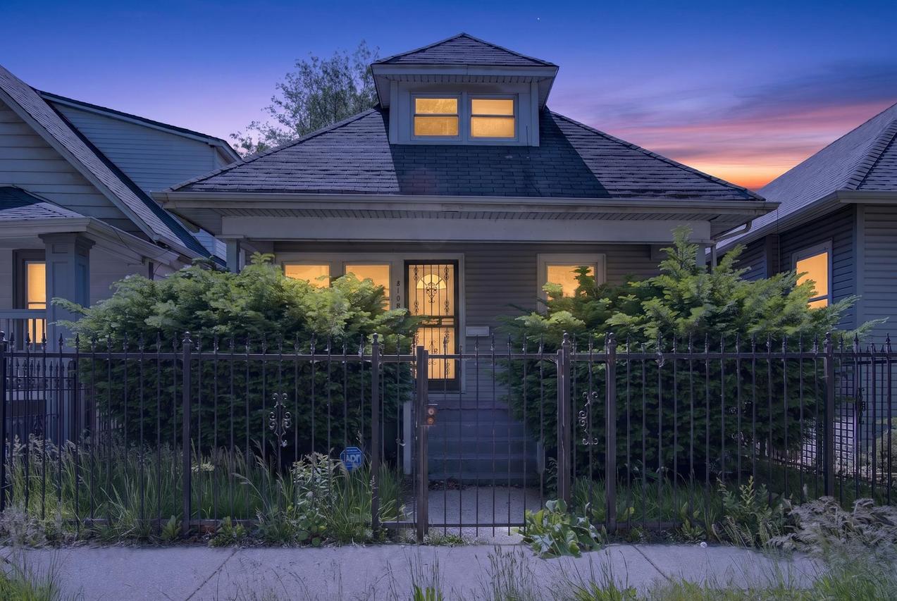 8106 S Burnham Ave., Chicago, IL 60617