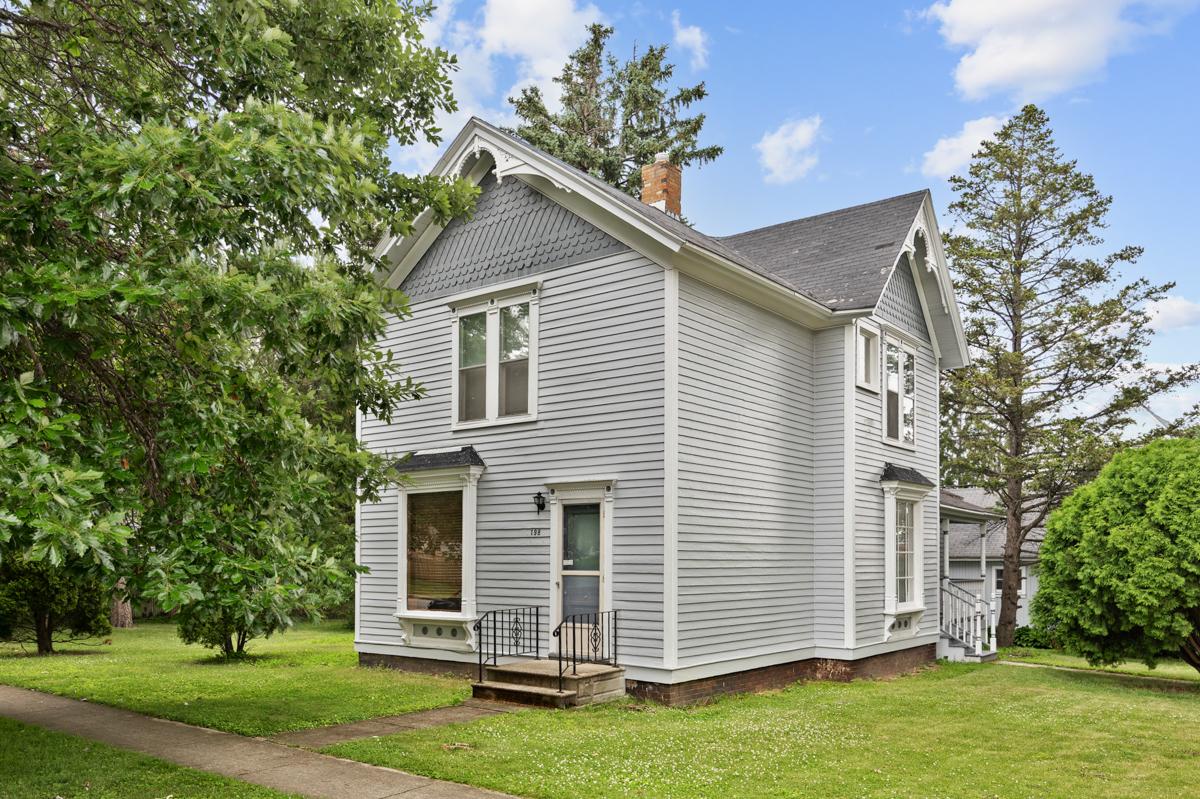 198 E. Jefferson St., Hampshire, IL 60140