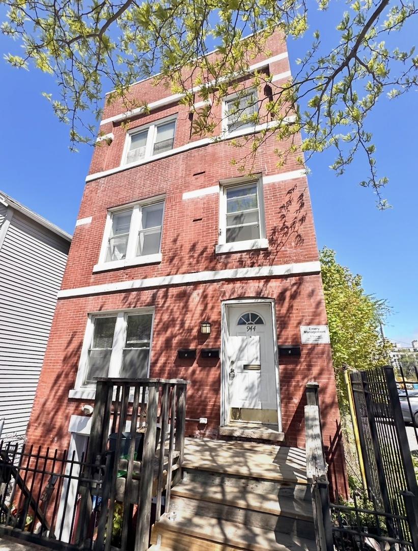 944 W 18th St., Chicago, IL 60608