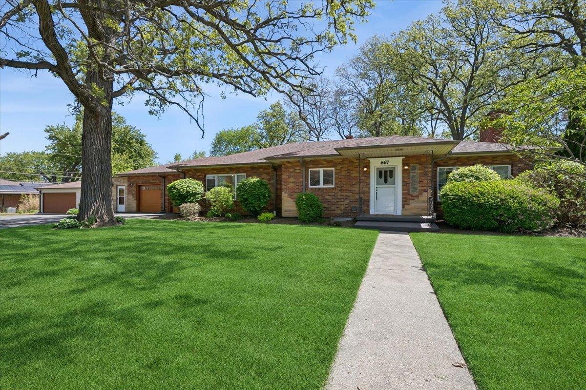 667 N Lake St., Grayslake, IL 60030