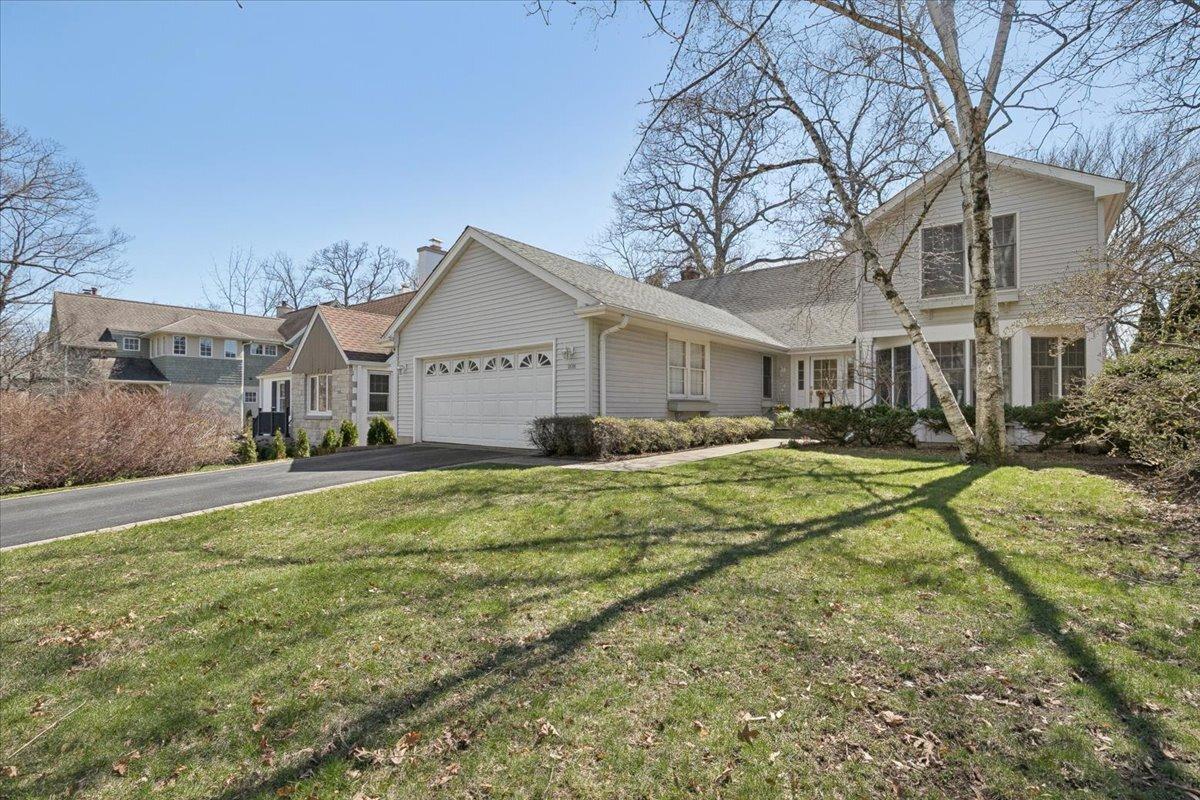 209 E Washington Ave., Lake Bluff, IL 60044