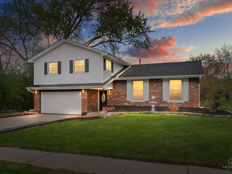 6531 Midhurst Rd., Downers Grove, IL 60516