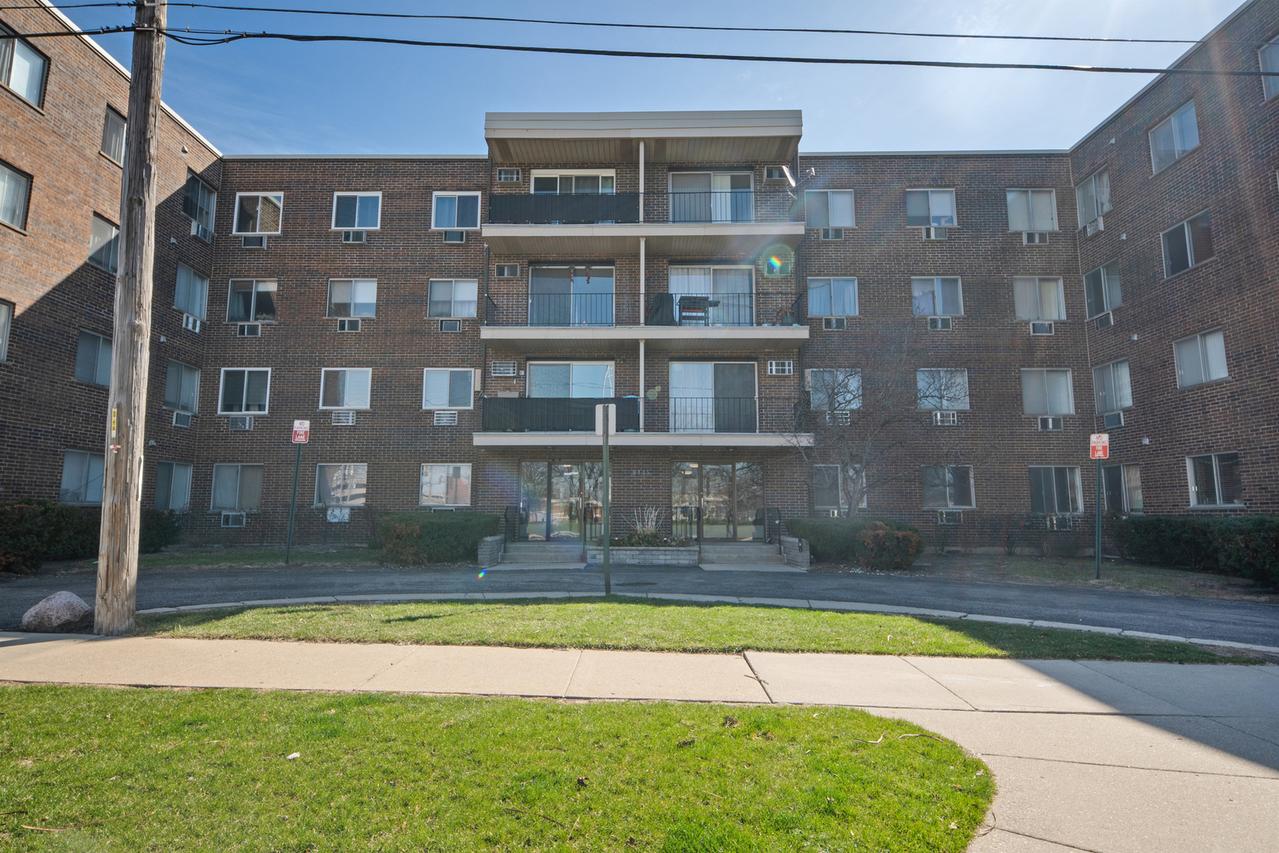 9445 Kenton Ave. #207, Skokie, IL 60076