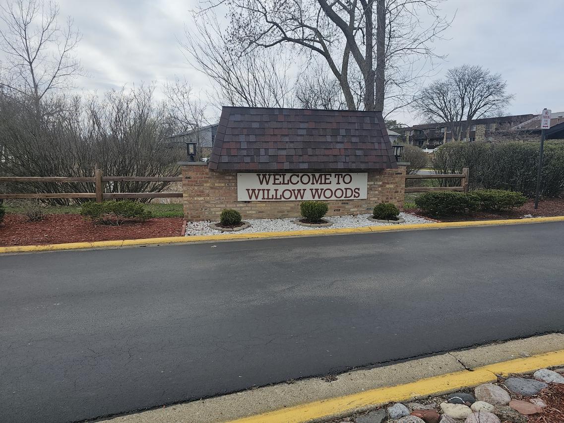 922 Old Willow Rd. #208, Prospect Heights, IL 60070