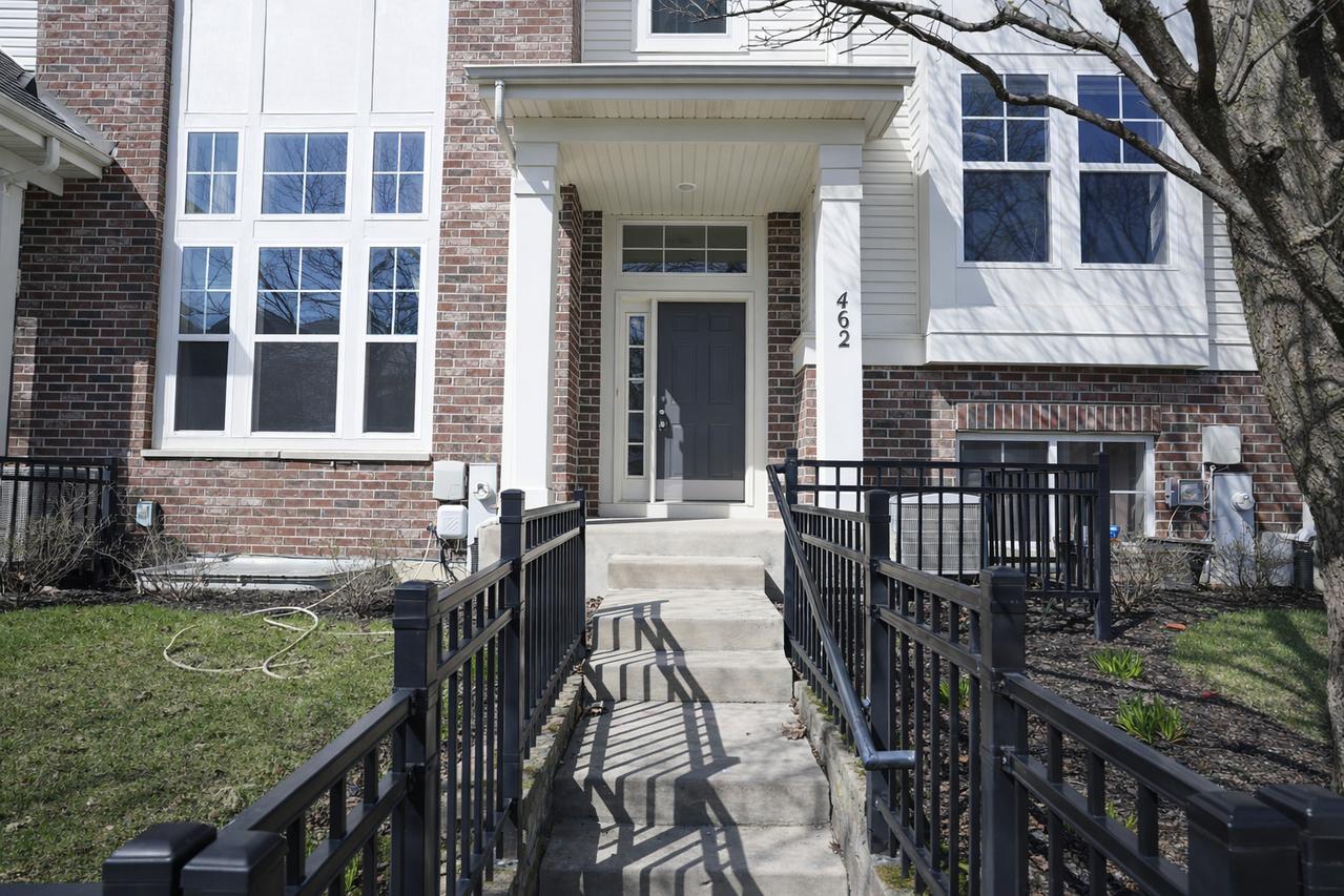 462 Grosvenor Ln., Aurora, IL 60504