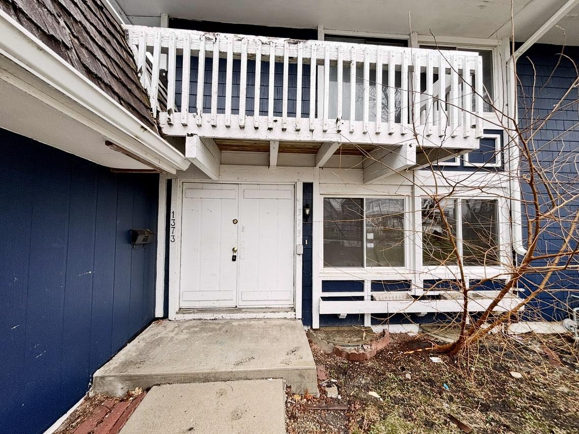 1373 Greenbrook Ct., Hanover Park, IL 60133