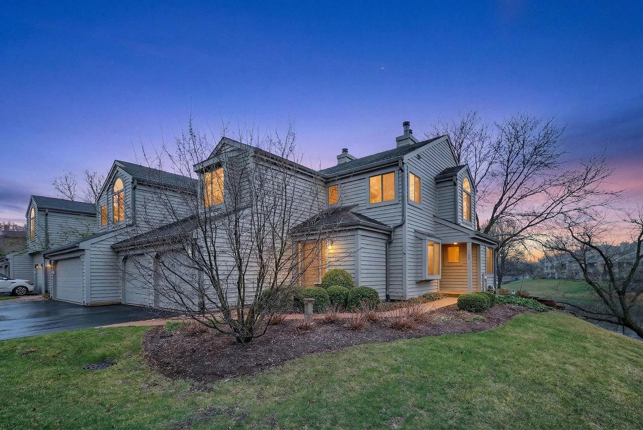 962 Shoreline Rd. #898, Lake Barrington, IL 60010