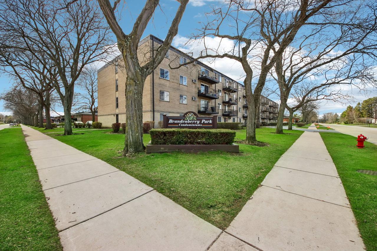 2515 E Olive St. #1E, Arlington Heights, IL 60004