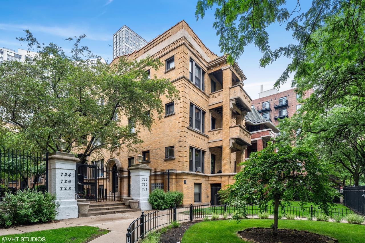 718 W Sheridan Rd. #3S, Chicago, IL 60613