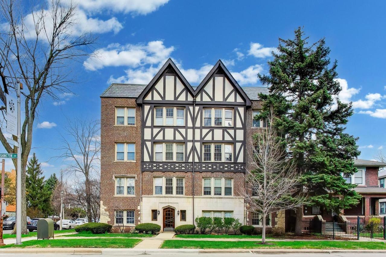 530 Washington Blvd. #1W, Oak Park, IL 60302