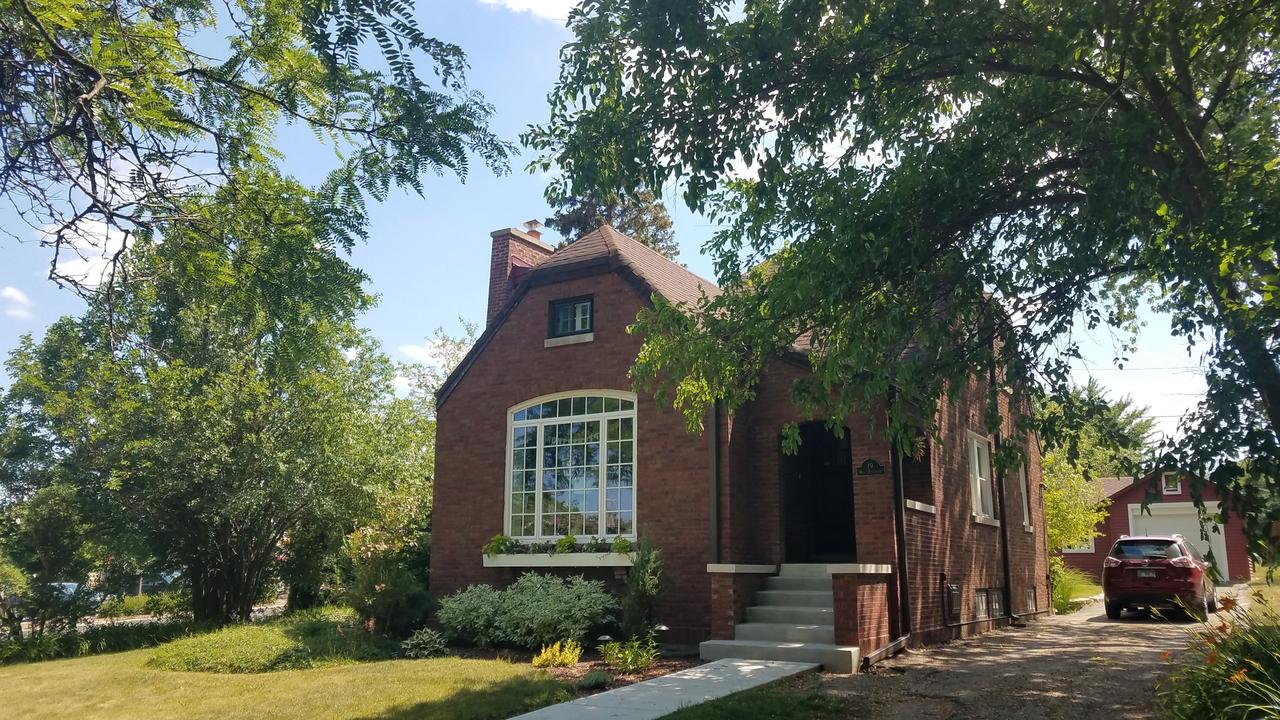 19 W Hattendorf Ave., Roselle, IL 60172