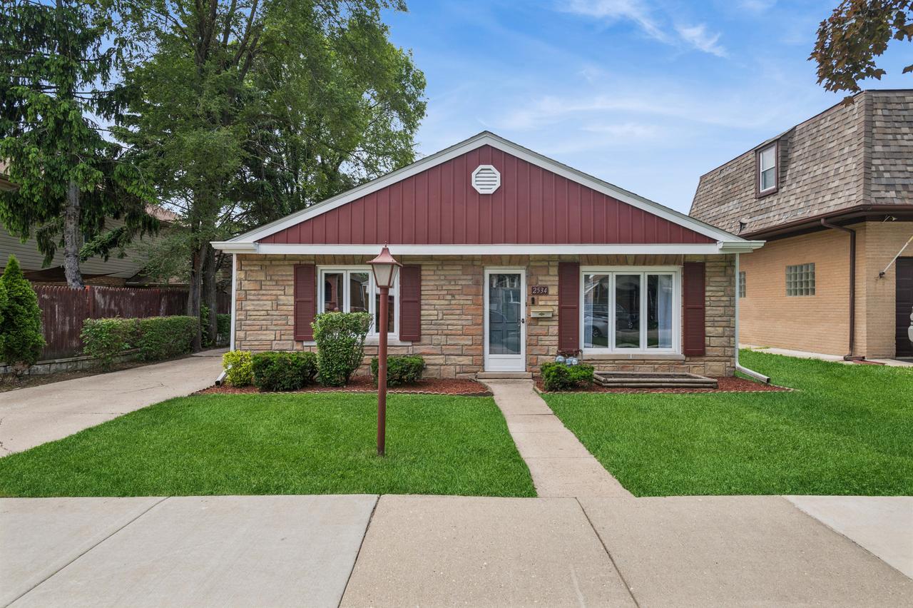 2534 Maple St., River Grove, IL 60171
