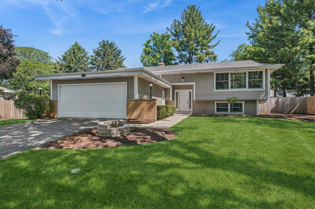 413 Tupelo Ave., Naperville, IL 60540