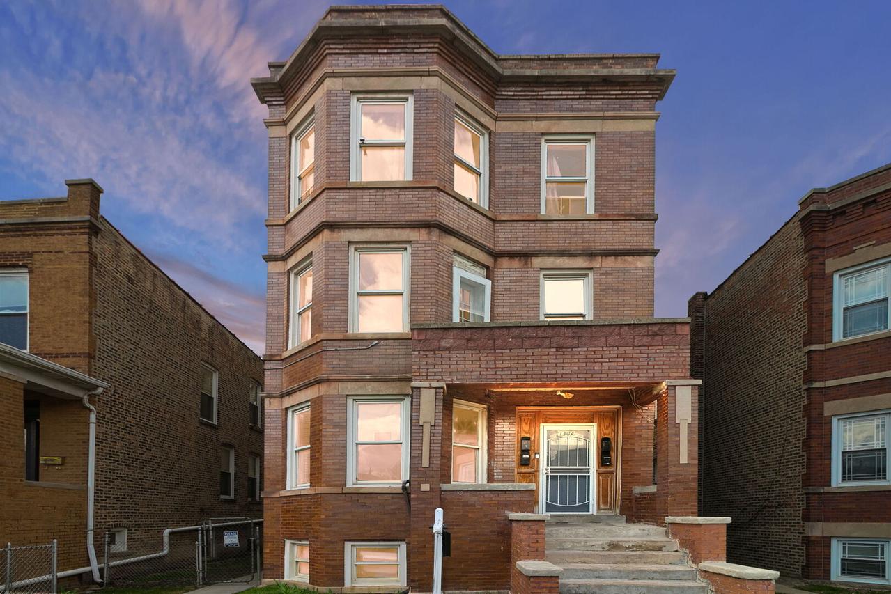 1304 S 58th Ave., Cicero, IL 60804