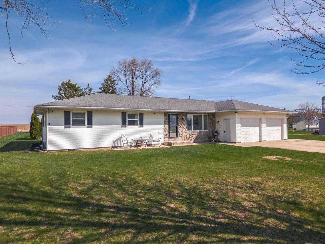 405 W Jeffery St., Cullom, IL 60929
