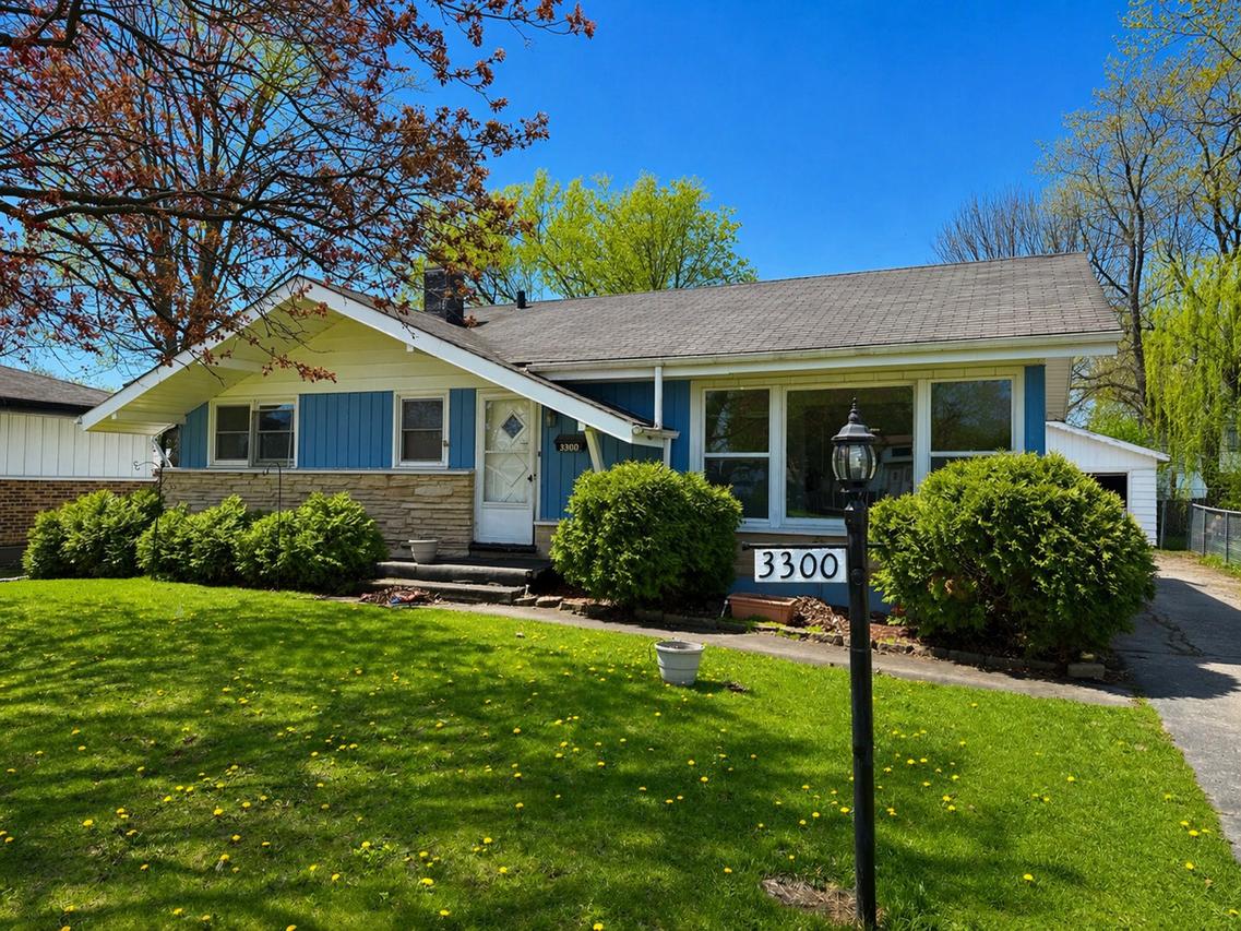 3300 Rugby Ct., Waukegan, IL 60087