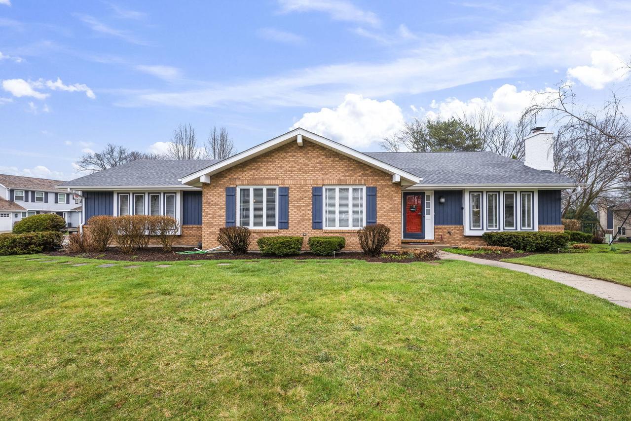 1120 Furlong Dr., Libertyville, IL 60048