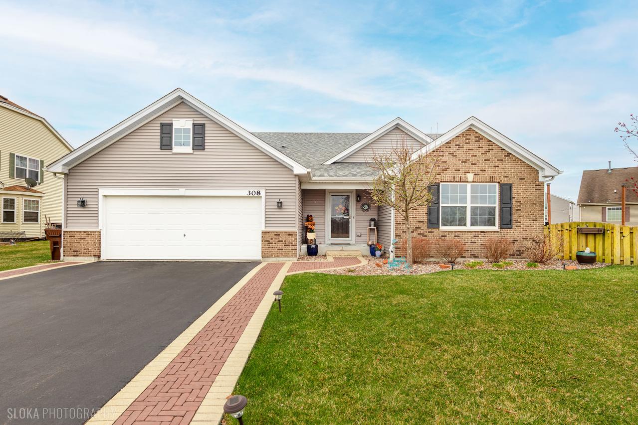 308 Fieldstone Dr., Woodstock, IL 60098