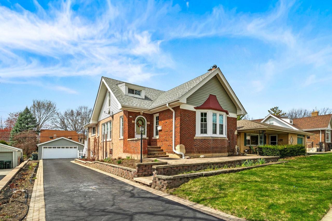 158 S Benton St., Palatine, IL 60067