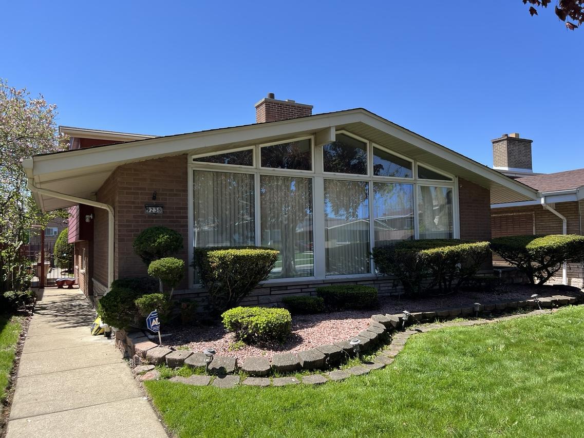 9238 S Constance Ave., Chicago, IL 60617