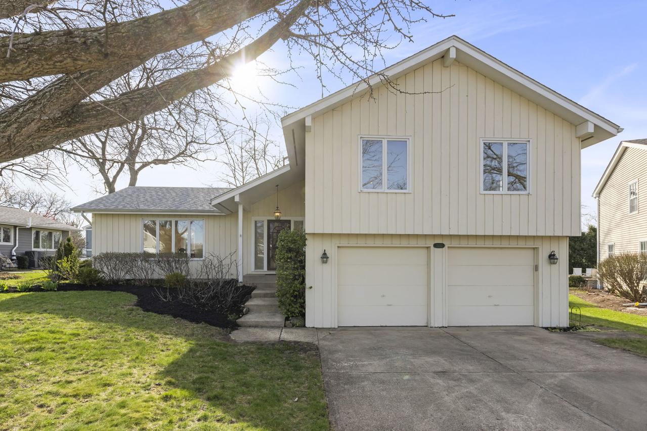 1530 N Blanchard Ct., Wheaton, IL 60187