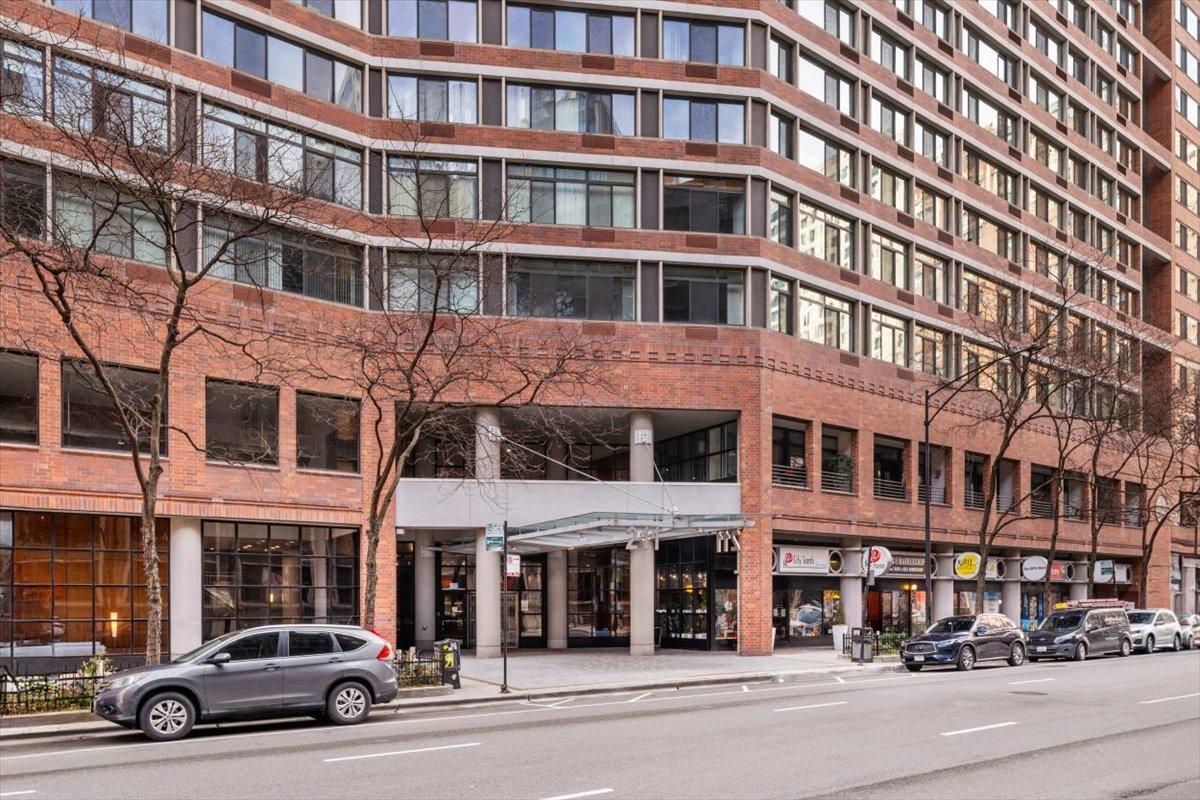 211 E Ohio St. #2004, Chicago, IL 60611