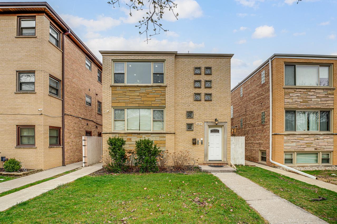 2437 N 78th Ave., Elmwood Park, IL 60707