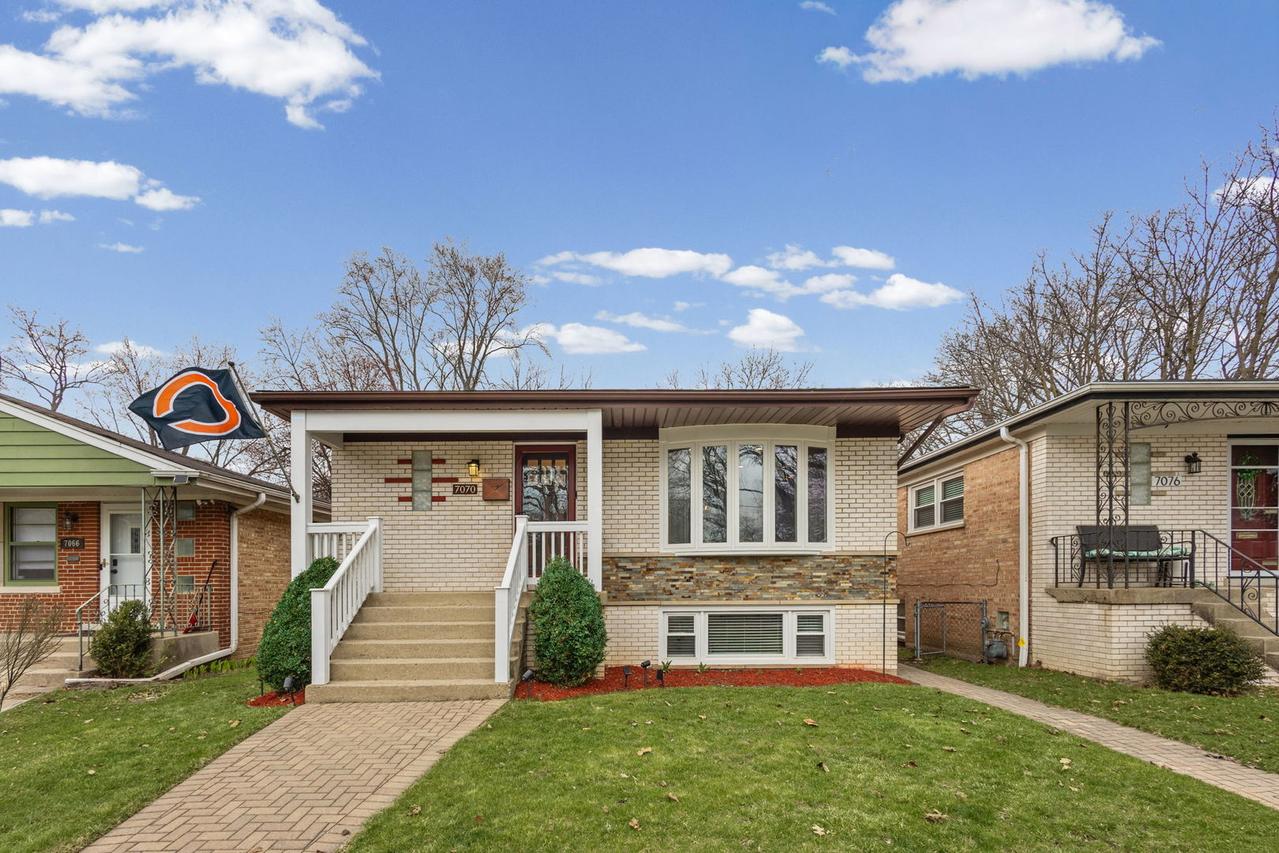 [Address Hidden by Seller], Chicago, IL 60646