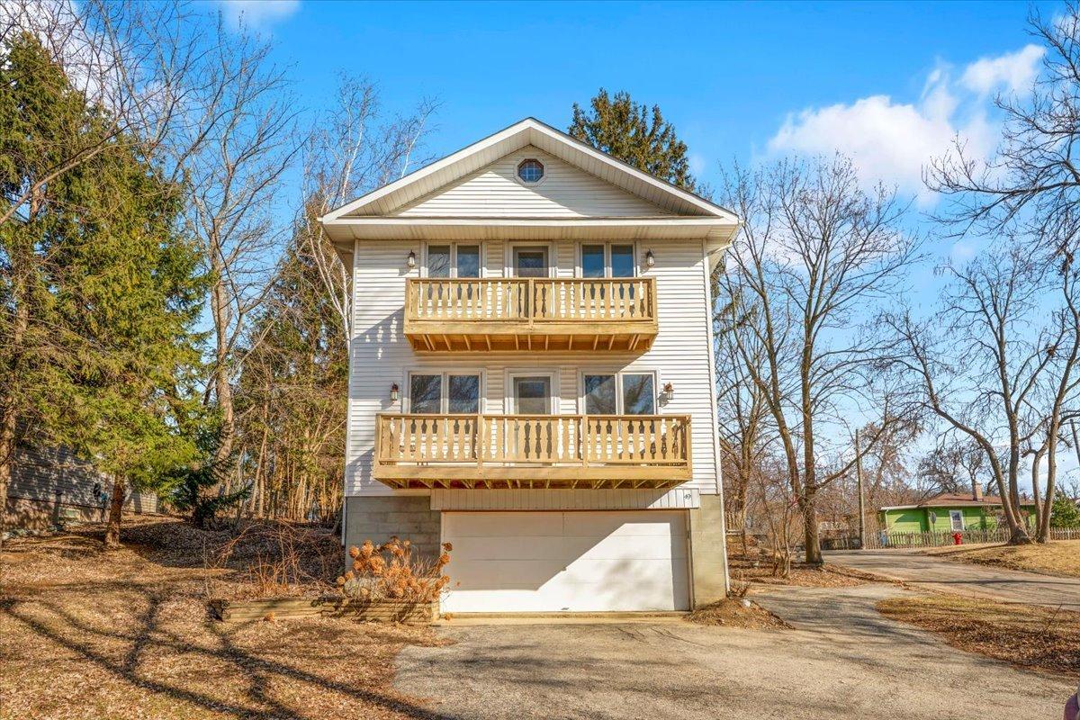 49 N Lake Ave., Fox Lake, IL 60020