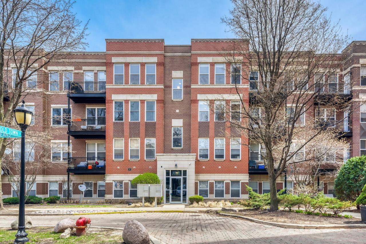 1215 N Orleans St. #303, Chicago, IL 60610