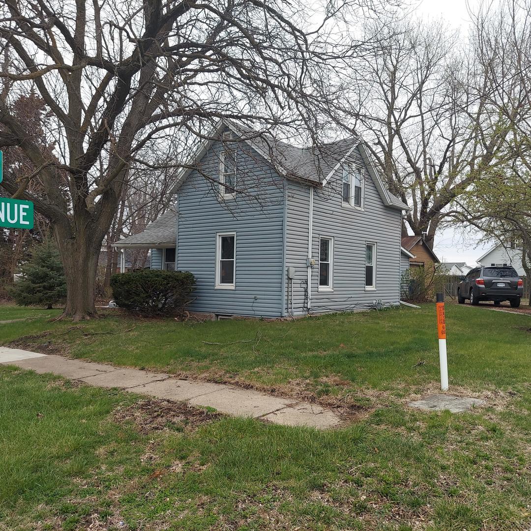 1804 17 St., Viola, IL 61486