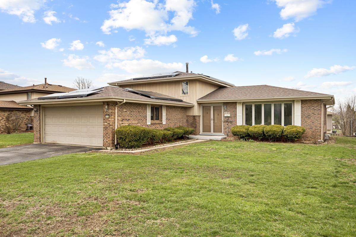 5916 W 127th St., Alsip, IL 60803