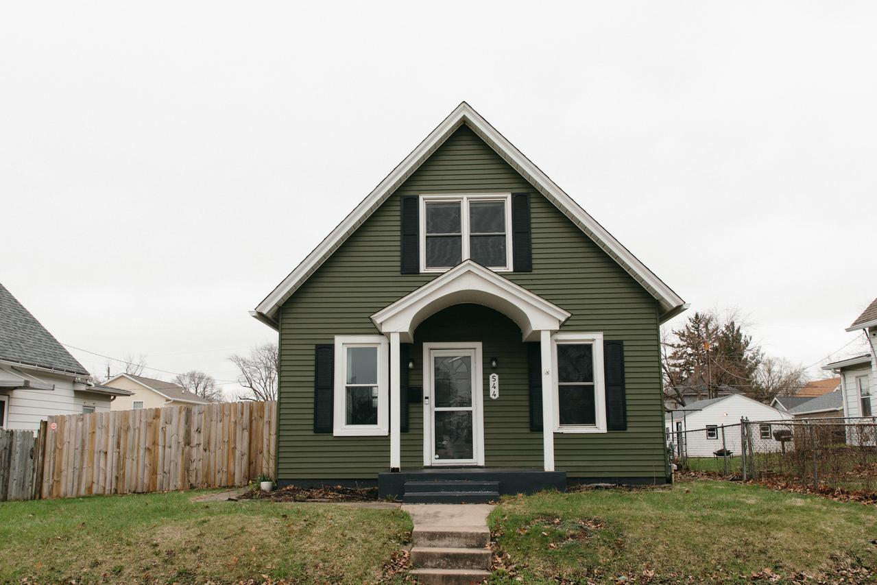 544 24th Ave., Moline, IL 61265