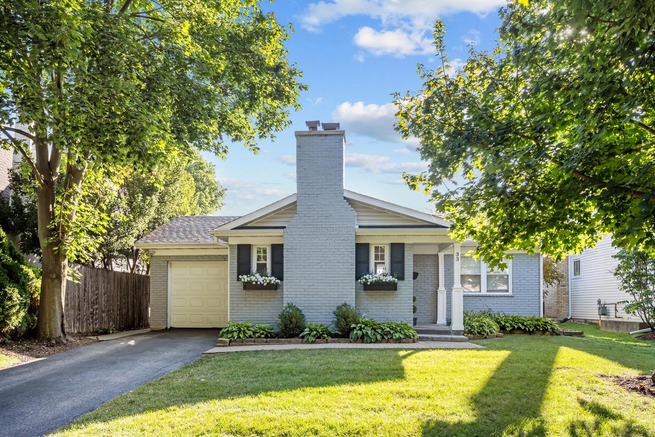 33 S June Ter., Lake Forest, IL 60045