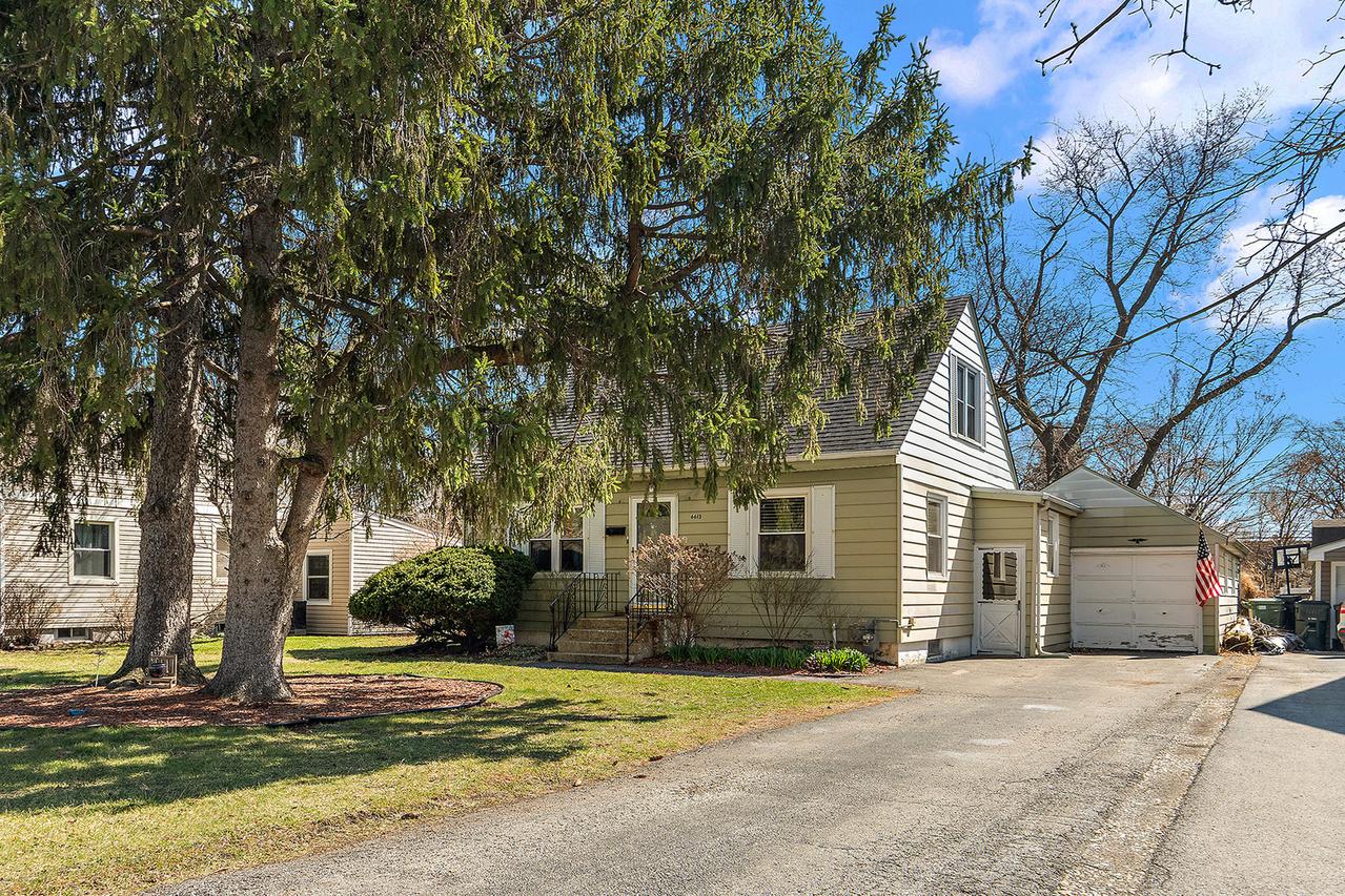 6613 Glenview Dr., Tinley Park, IL 60477