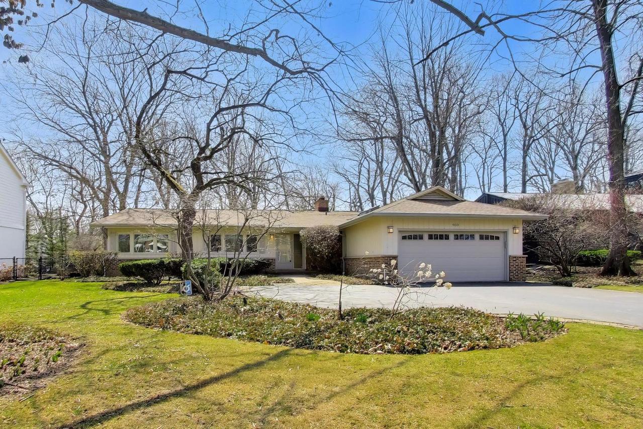 900 Stonegate Dr., Highland Park, IL 60035