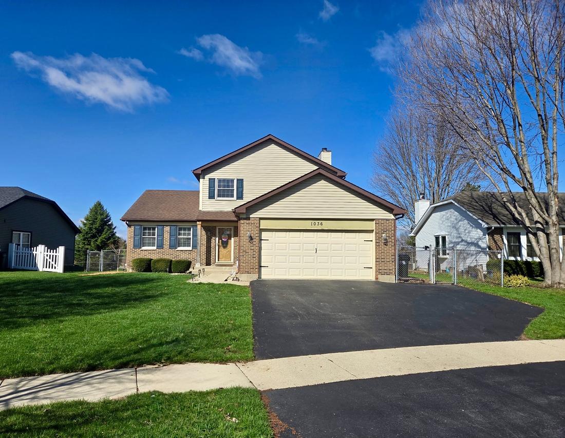 1036 Pheasant Tr., Carol Stream, IL 60188