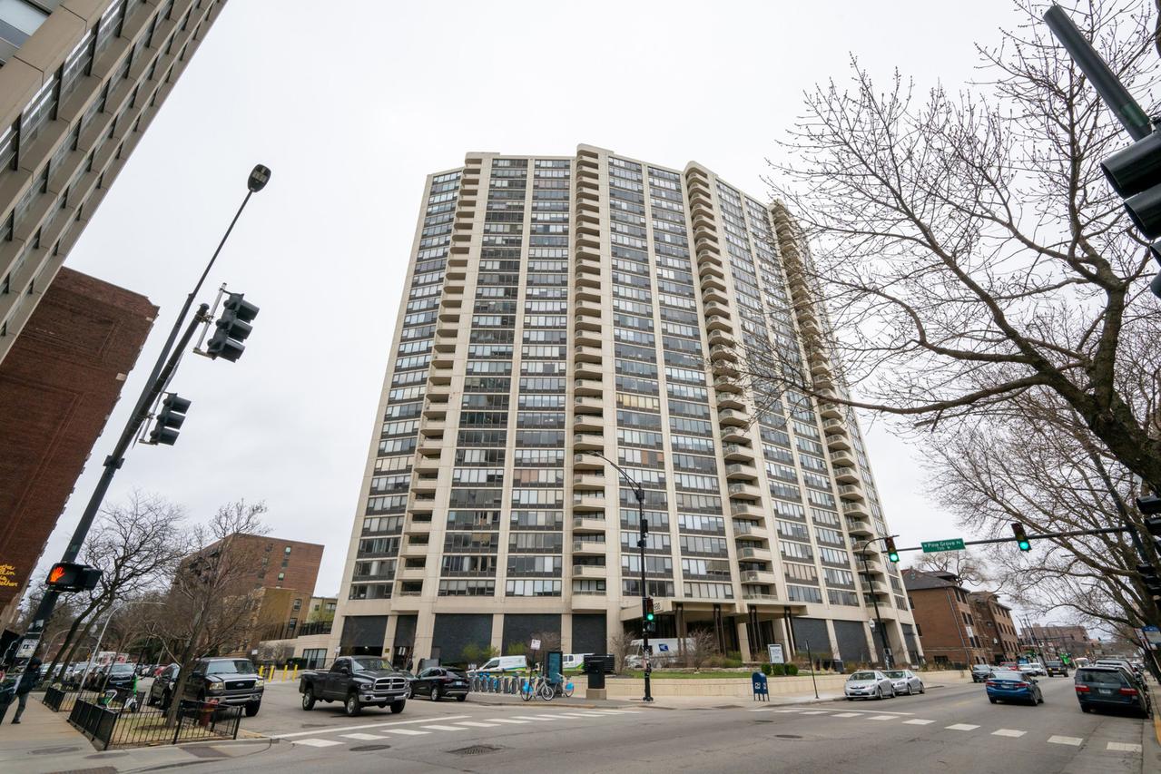 3930 N Pine Grove Ave. #310, Chicago, IL 60613
