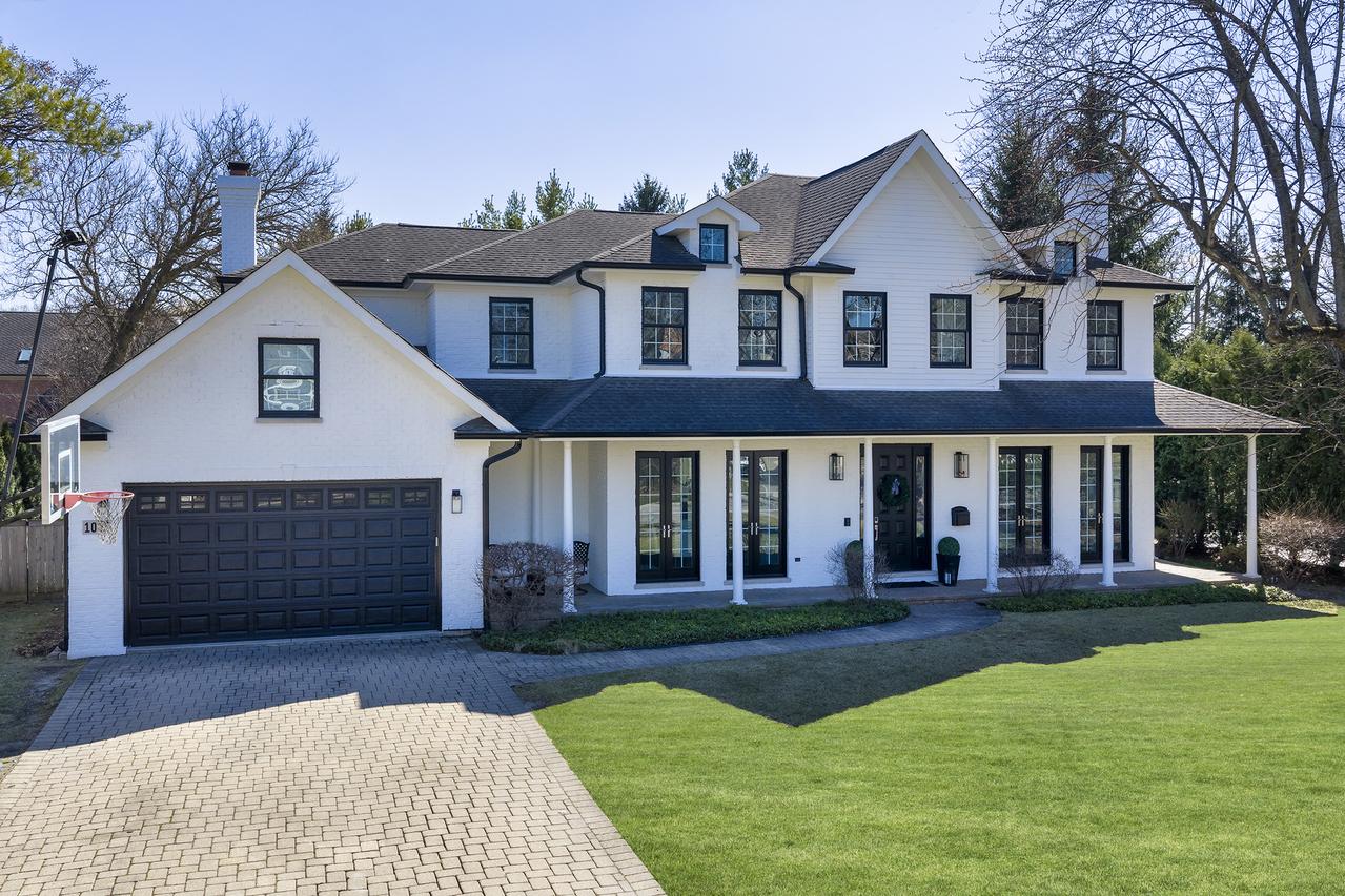 1045 Woodlawn Rd., Glenview, IL 60025