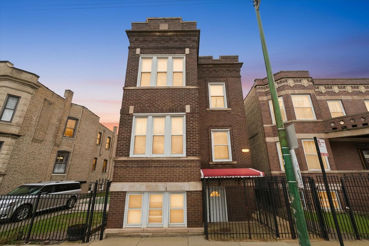 2921 N Kedzie Ave., Chicago, IL 60618
