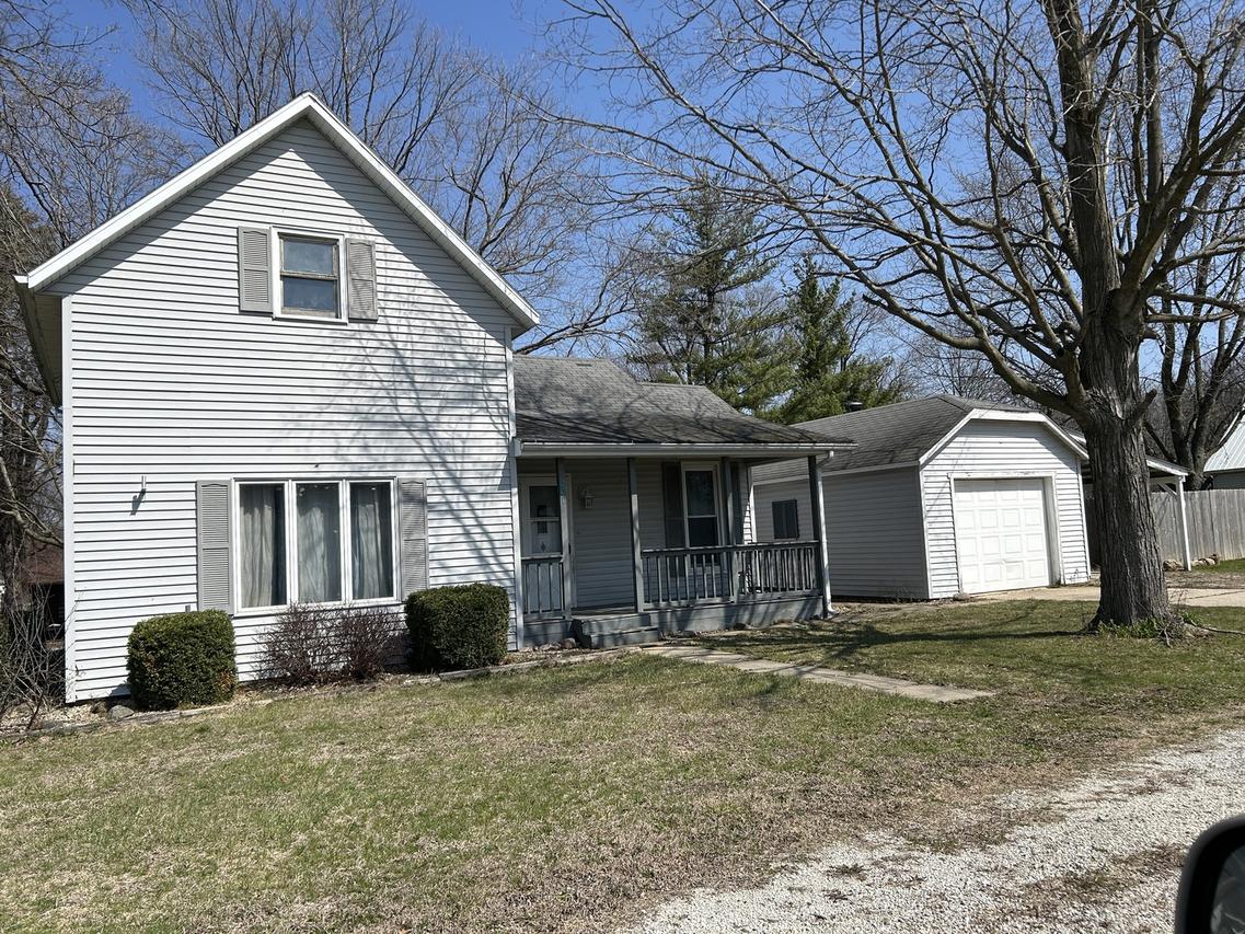 201 E North St., Saybrook, IL 61770