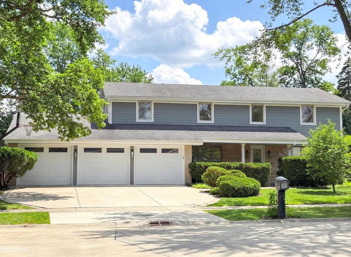 3235 Robincrest Dr., Northbrook, IL 60062