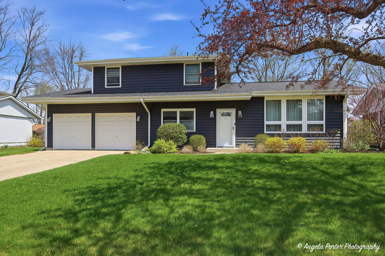 412 Surrey Ln., Lindenhurst, IL 60046