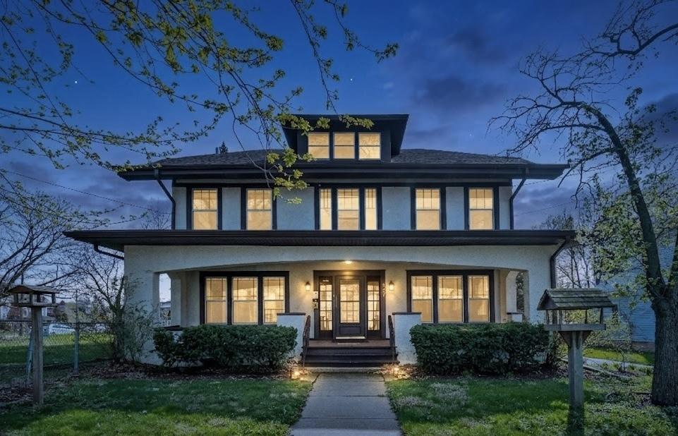 427 E Benton St., Aurora, IL 60505