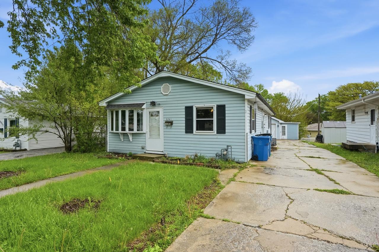 3241 Wallace Ave., Steger, IL 60475